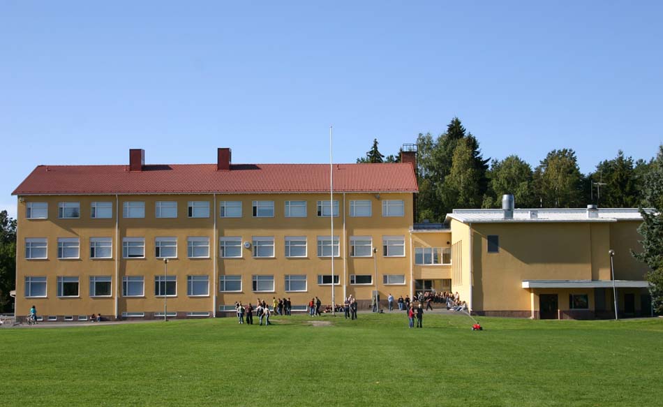 a picture of Pälkäne High School during the spring
